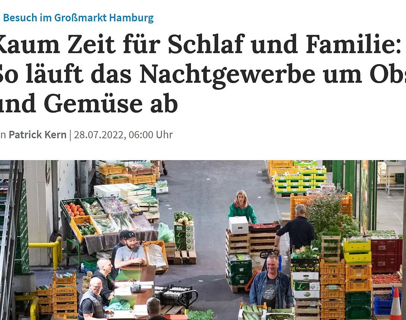 Blick in einen Gang in der Großmarkthalle während des Handels
